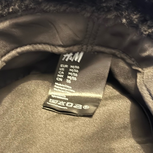 H&M Black Faux Fur Hat - Picture 4 of 5